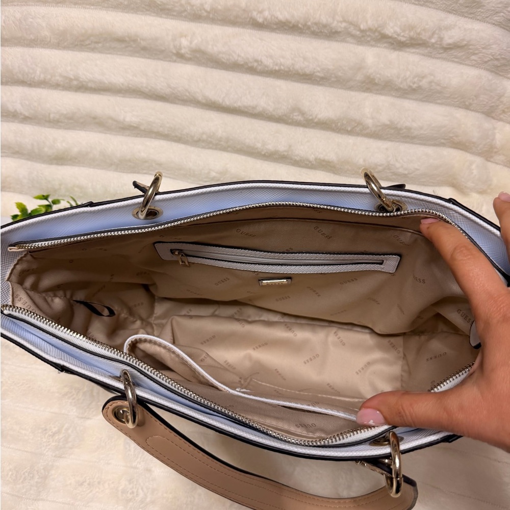 Guess white and Tan Tote Bag - Picture 4 of 11